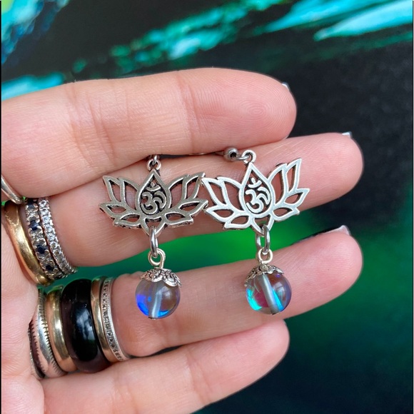 ๐ด SALE ! red dot items are 2 for $25 . Bundle more than 3 and its $10 each ๐ - Picture 10 of 12